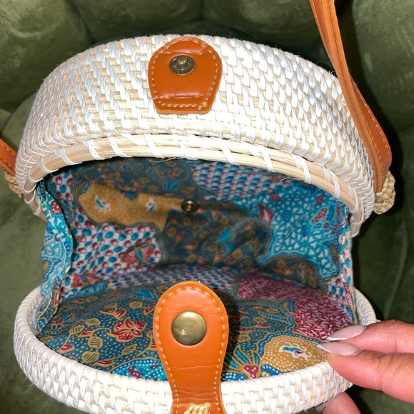 Bought in Bali, unsure of the brand. New condition - Picture 3 of 4